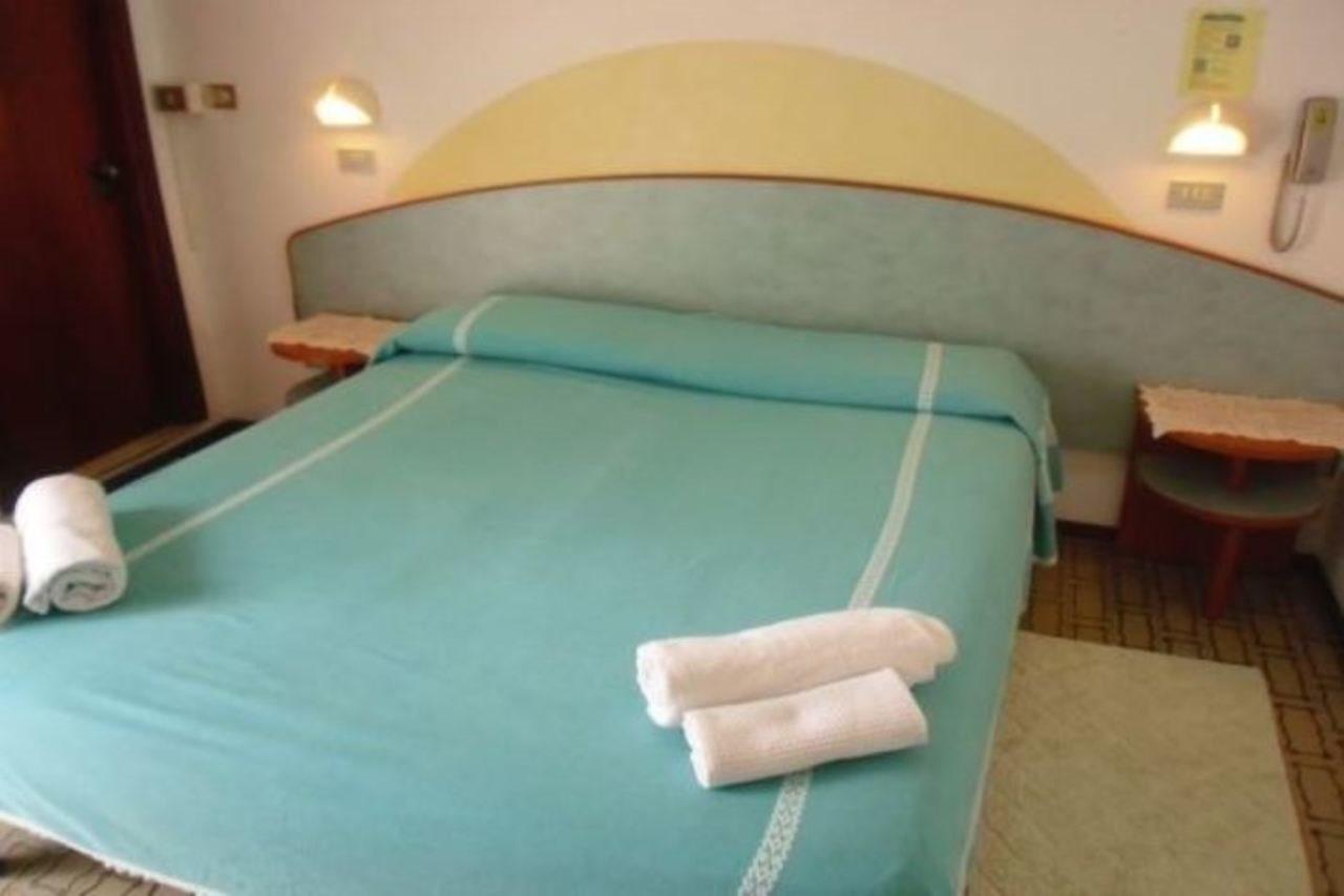 Hotel Alfredo'S Римини Экстерьер фото