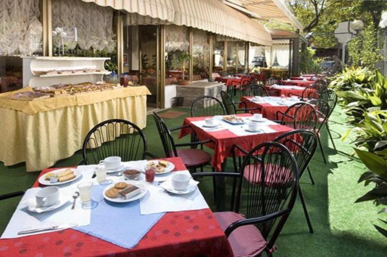 Hotel Alfredo'S Римини Экстерьер фото