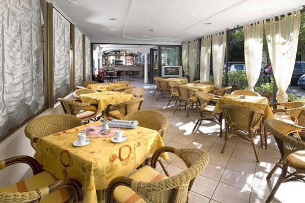 Hotel Alfredo'S Римини Экстерьер фото